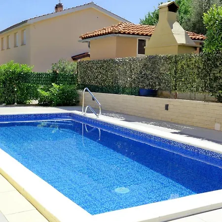 Holek Vikendica Silo (Krk)