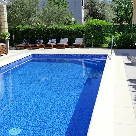 Holek Vikendica Silo (Krk)